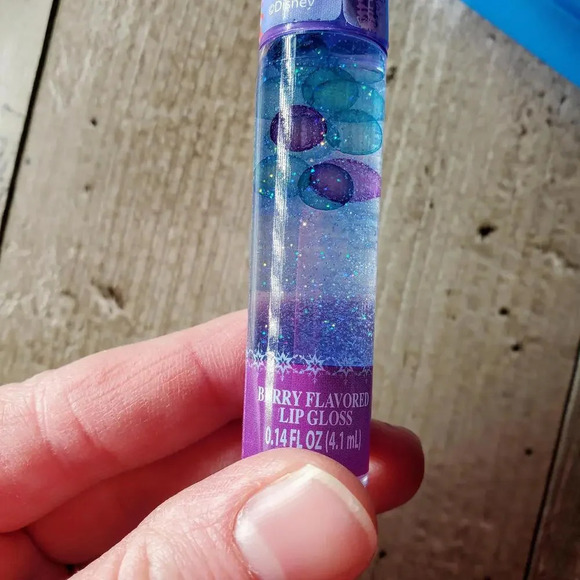 NWT Frozen 2 Cosmetic Case with Lip Gloss Bundle - Picture 9 of 14